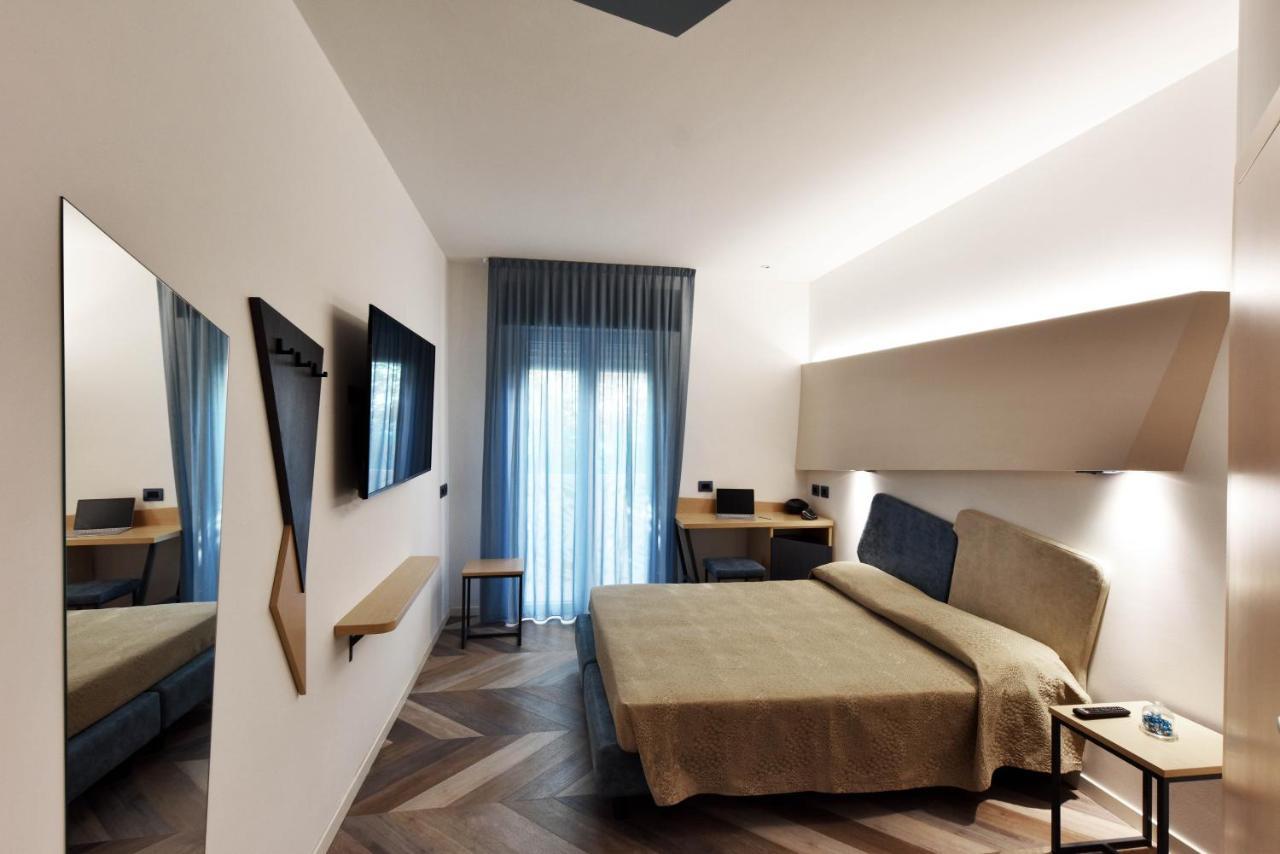 Color Hotel Rimini Exterior photo