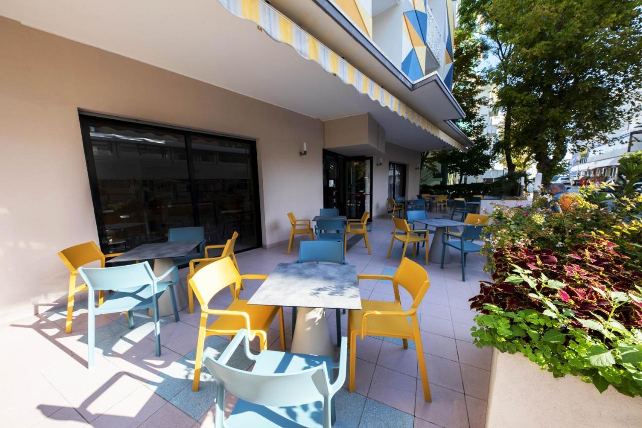 Color Hotel Rimini Exterior photo